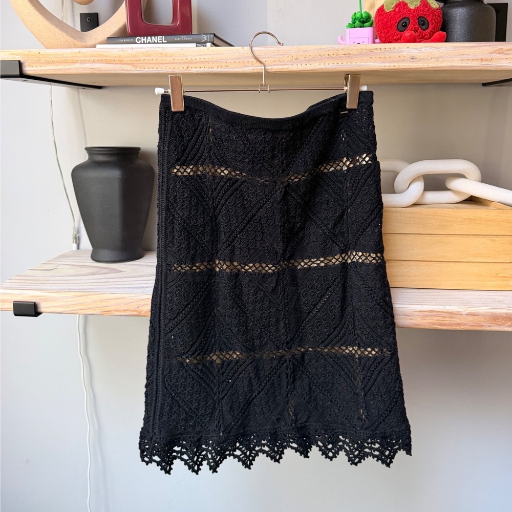 Chanel 04S Black Pointelle Knit Lace Hem Skirt P23323V01585 Size 38 - Picture 2 of 7